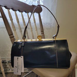 NWT. ITALY Genuine Leather bag.